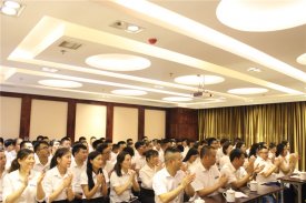 逆勢(shì)上揚(yáng)，再創(chuàng)輝煌—新思路裝飾召開(kāi)年中工作
