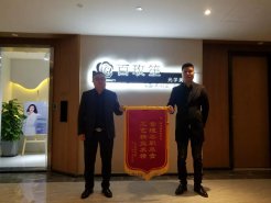 新思路裝飾怎么樣？業(yè)主送的錦旗就是答案！